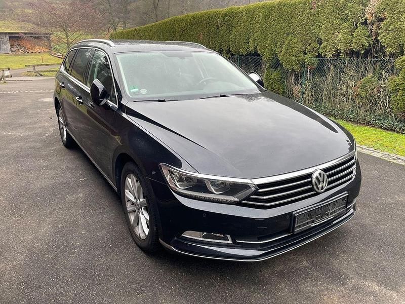 Schwarz Gebraucht 2018 VW Passat Highline Kombi | 12.990 € (Fairer Preis) - Bild 1/4