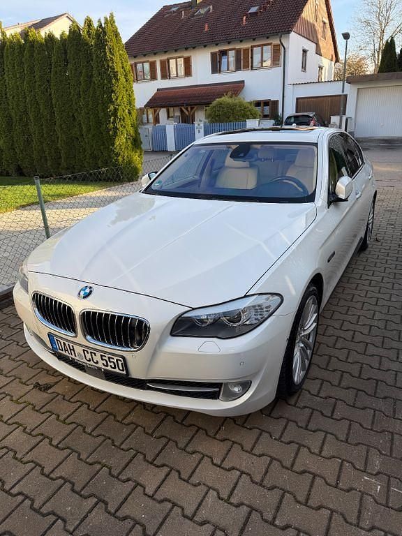 Weiß Gebraucht 2012 BMW 550 Sport Line Limousine | 19.900 € (Fairer Preis) - Bild 1/4