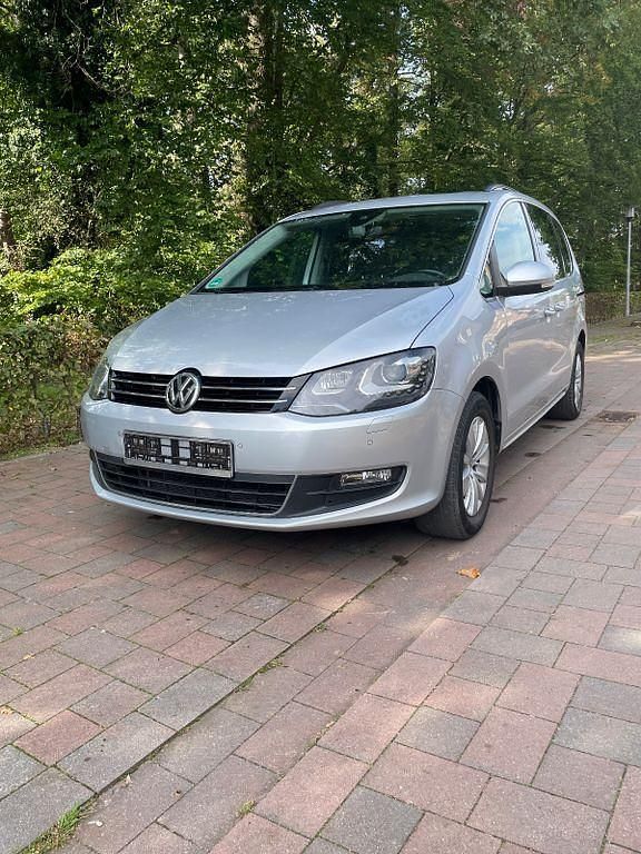 Silber Gebraucht 2017 VW Sharan Van / Kleinbus | 22.999 € (Fairer Preis) - Bild 1/4