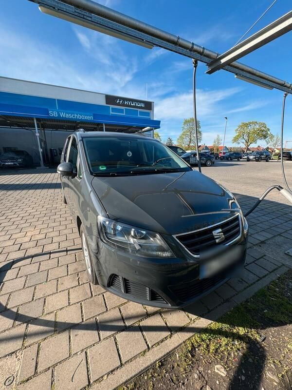 Grau Gebraucht 2015 Seat Alhambra Van / Kleinbus | 13.999 € (Teuer) - Bild 1/4