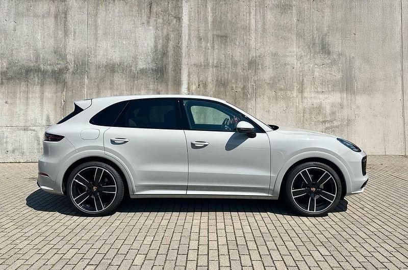 Grau Gebraucht 2023 Porsche Cayenne Platinum Edition SUV | 79.000 € (Fairer Preis) - Bild 1/4