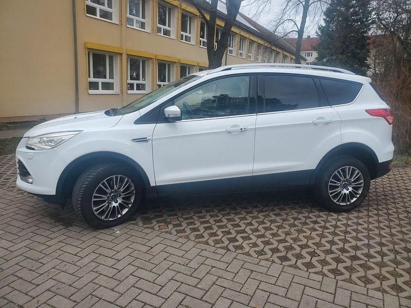 Gebraucht Ford Kuga Titanium 140 PS (102 kW) 2014 Weiß SUV