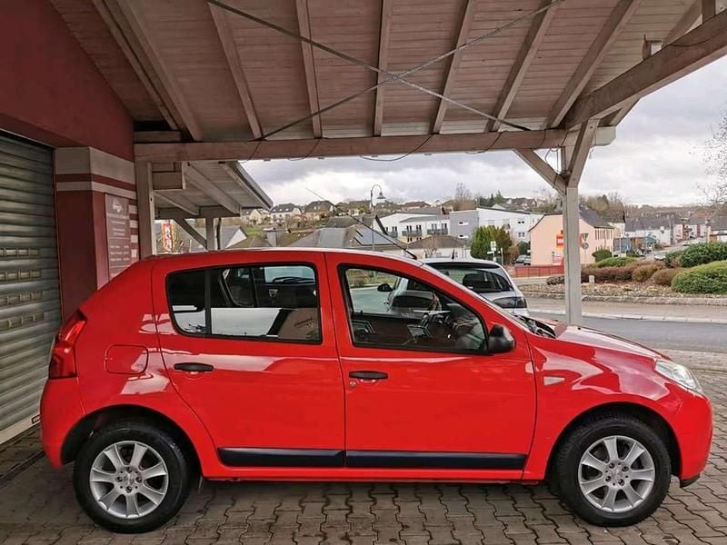 Rot Gebraucht 2010 Dacia Sandero Ambiance Kleinwagen | 2.500 € (Fairer Preis) - Bild 1/4