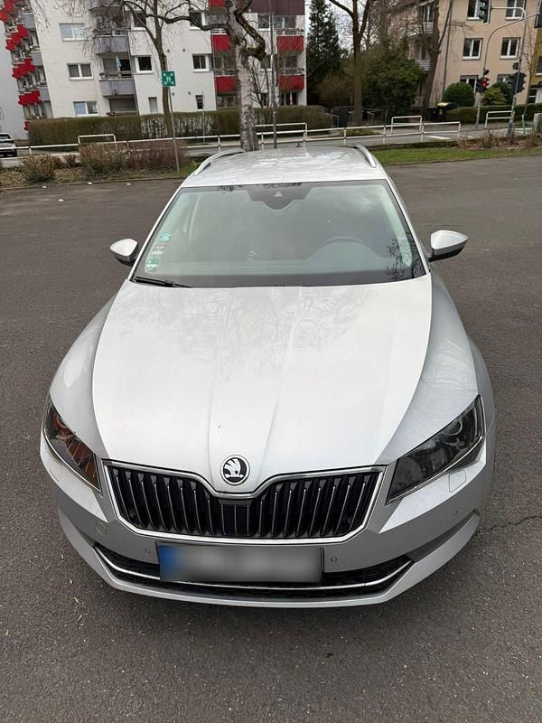 Gebraucht Skoda Superb 179 PS (131 kW) 2016 Silber Kombi