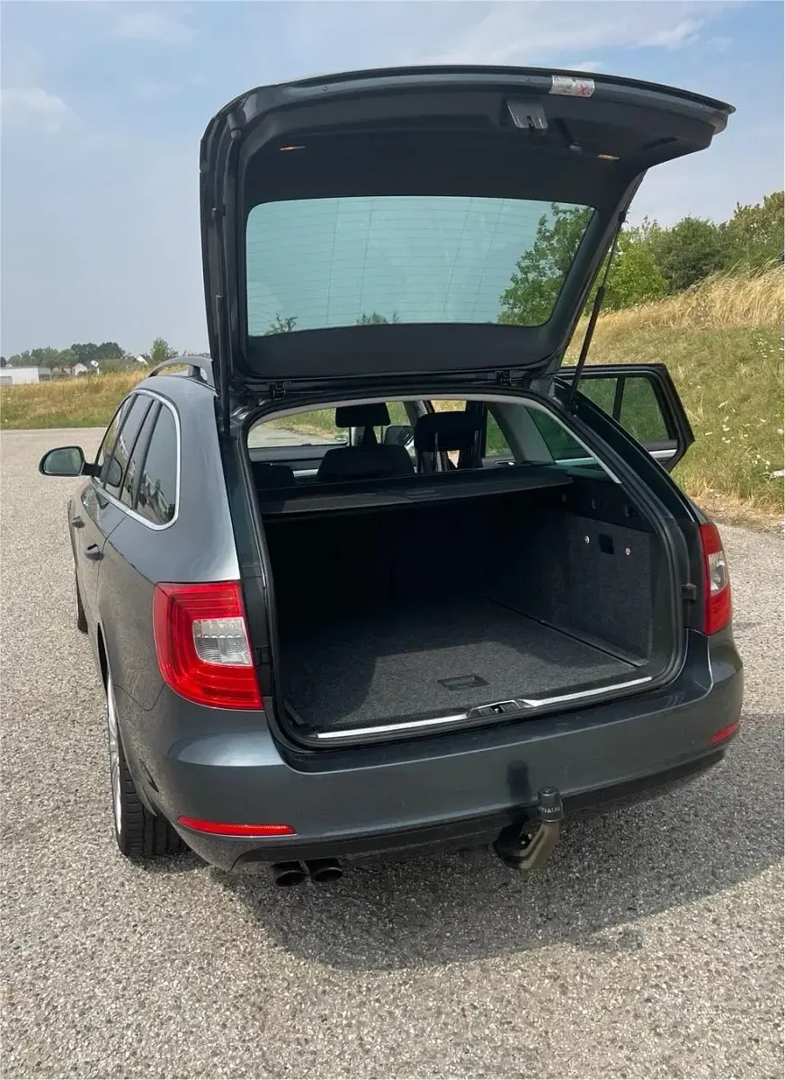 Gebraucht Skoda Superb 170 PS (125 kW) 2015 Grau Kombi