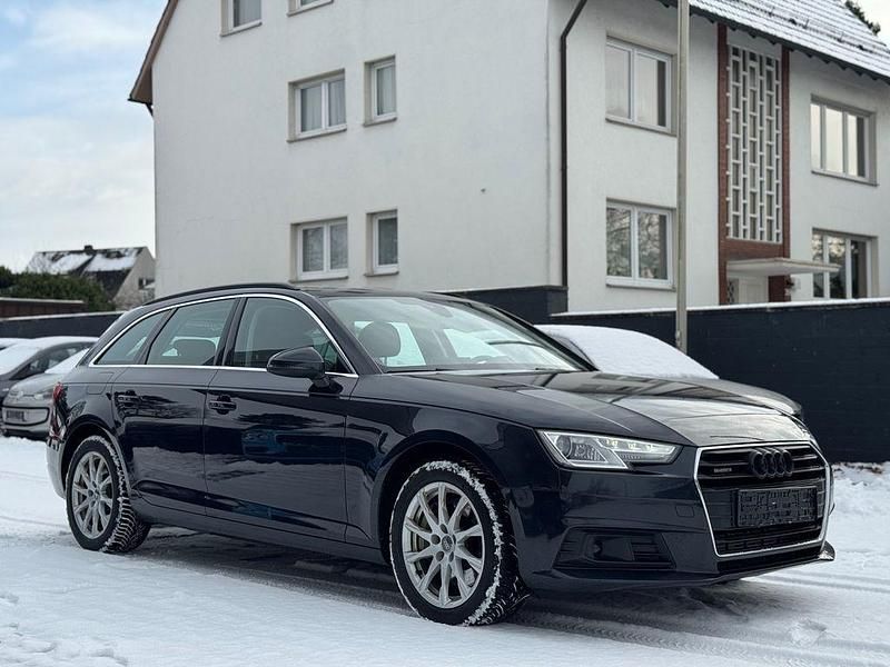 Blau Gebraucht 2016 Audi A4 Ambiente Kombi | 13.990 € (Guter Preis) - Bild 1/4