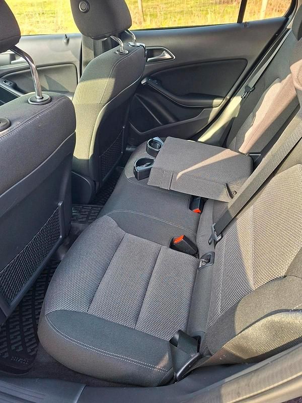 Gebraucht Mercedes GLA200 136 PS (100 kW) 2017 Blau SUV