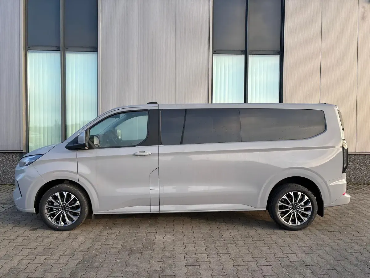 Neu Ford Tourneo Titanium 150 PS (110 kW) 2026 Van / Kleinbus