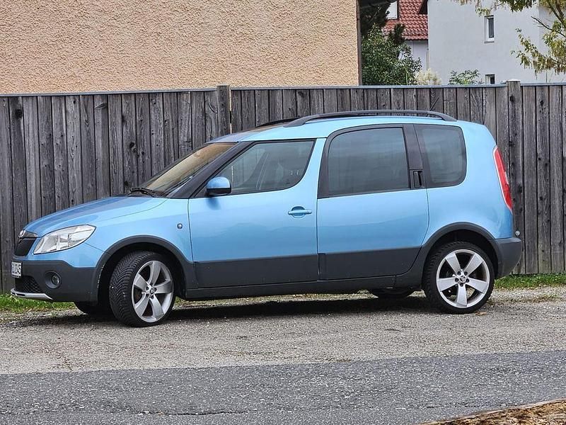 Blau Gebraucht 2014 Skoda Roomster Ambition Kombi | 5.800 € (Guter Preis) - Bild 1/4