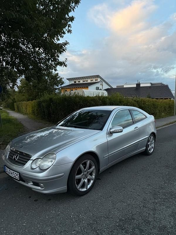 Silber Gebraucht 2004 Mercedes C200 Coupé | 1.400 € (Superpreis) - Bild 1/4