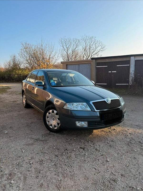 Grau Gebraucht 2005 Skoda Octavia Limousine | 2.200 € (Fairer Preis) - Bild 1/4