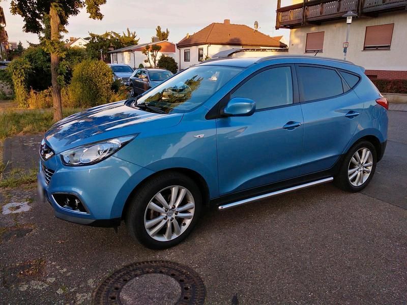 Gebraucht Hyundai ix35 135 PS (99 kW) 2012 Blau SUV