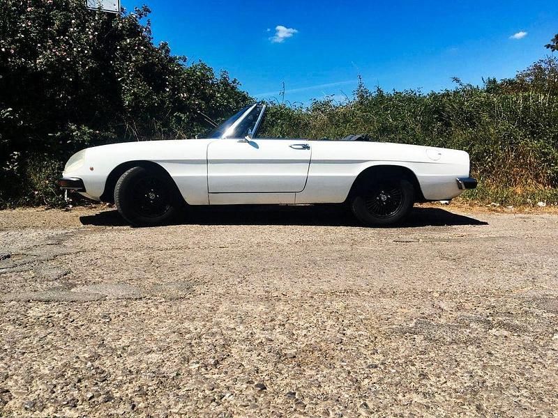 Gebraucht Alfa Romeo Spider 121 PS (88 kW) 1972 Weiß Cabrio