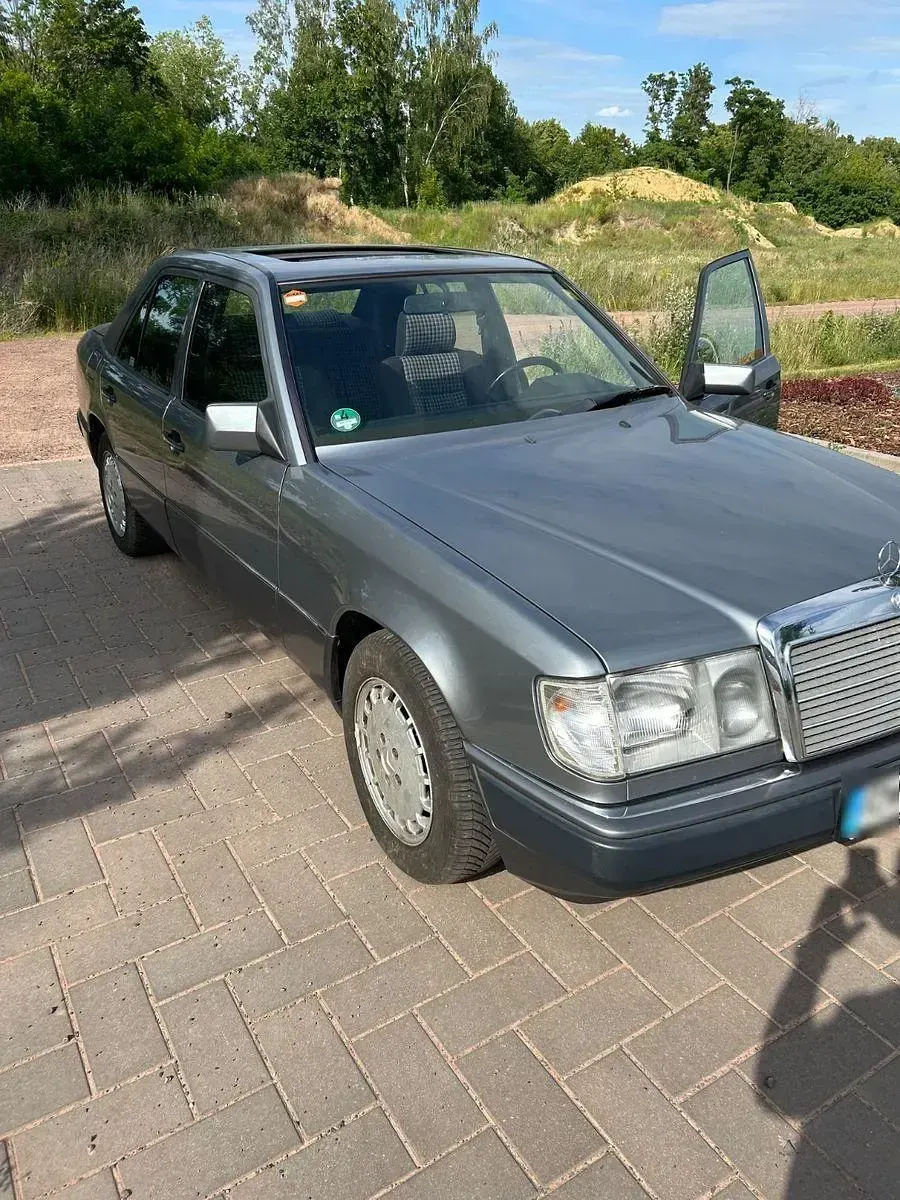 Gebraucht Mercedes E320 220 PS (161 kW) 1993 Grau Limousine