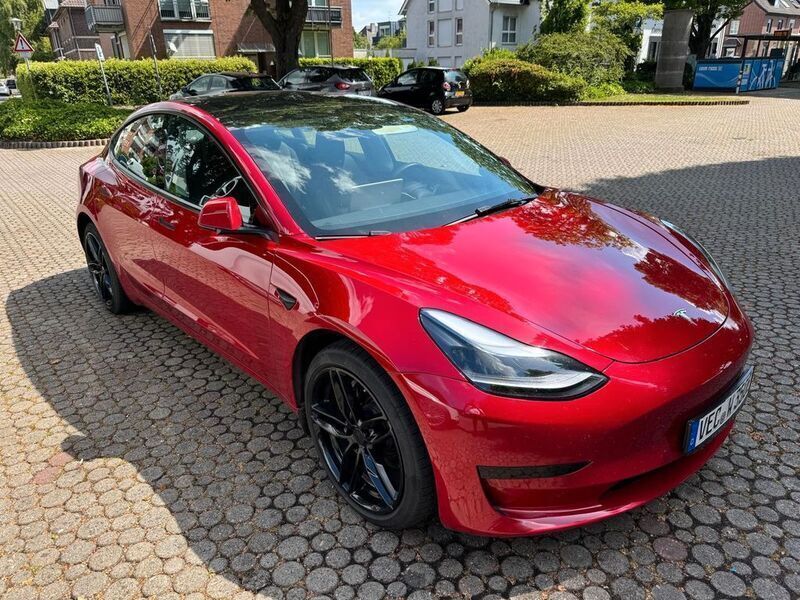 Weiß Gebraucht 2021 Tesla Model 3 Standard Range Plus Limousine | 24.000 € (Fairer Preis) - Bild 1/4