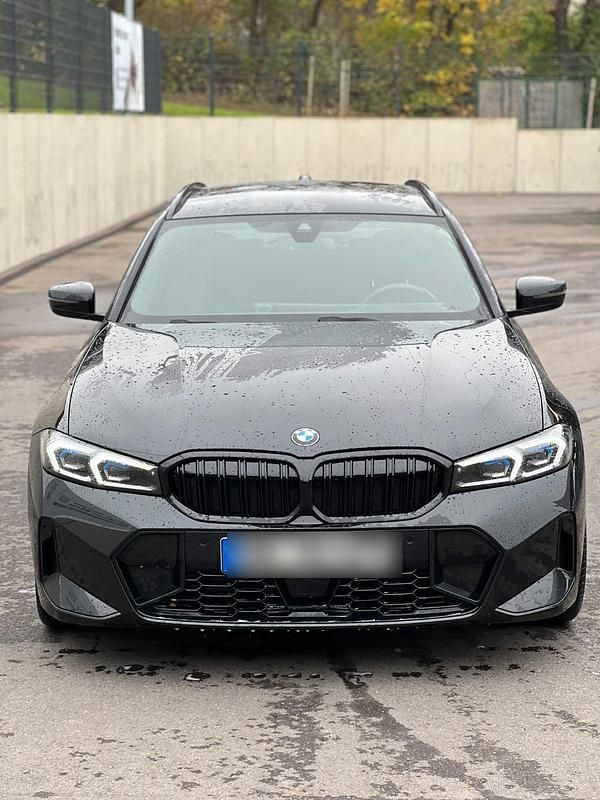 Schwarz Gebraucht 2023 BMW 320 M Sport Kombi | 38.000 € (Fairer Preis) - Bild 1/4