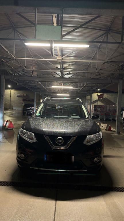 Schwarz Gebraucht 2016 Nissan X-Trail N-Connecta SUV | 11.299 € (Fairer Preis) - Bild 1/4