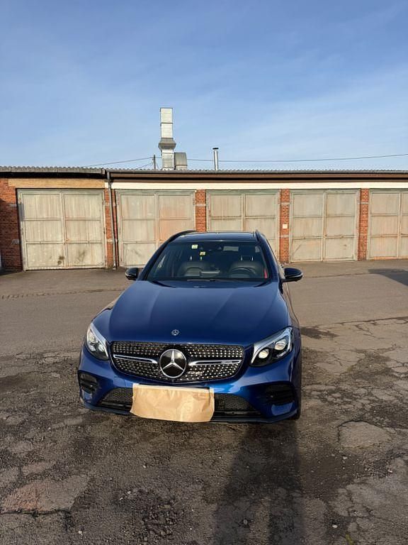 Blau Gebraucht 2019 Mercedes GLC43 AMG AMG SUV | 43.990 € (Teuer) - Bild 1/4