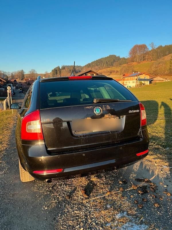 Gebraucht Skoda Octavia 140 PS (102 kW) 2013 Schwarz Kombi