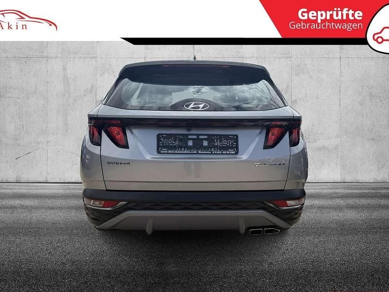 Gebraucht Hyundai Tucson 136 PS (100 kW) 2022 Shimmering silver / met SUV