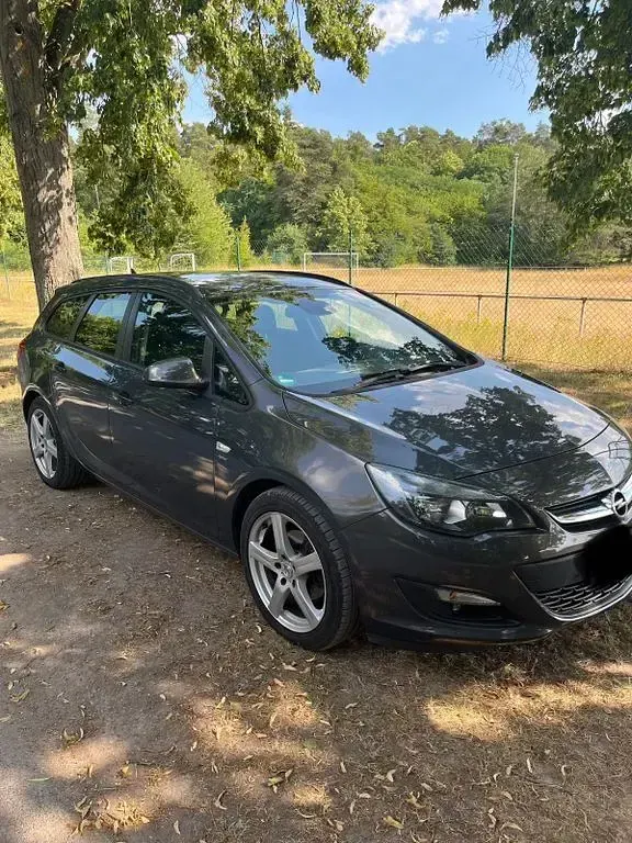 Gebraucht Opel Astra Edition 131 PS (96 kW) 2013 Kombi