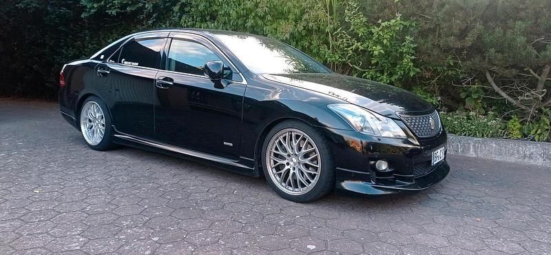 Schwarz Gebraucht 2009 Toyota Crown Limousine | 19.999 € - Bild 1/4