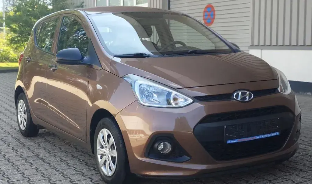 Gebraucht Hyundai i10 Classic 67 PS (49 kW) 2016 Braun Kleinwagen