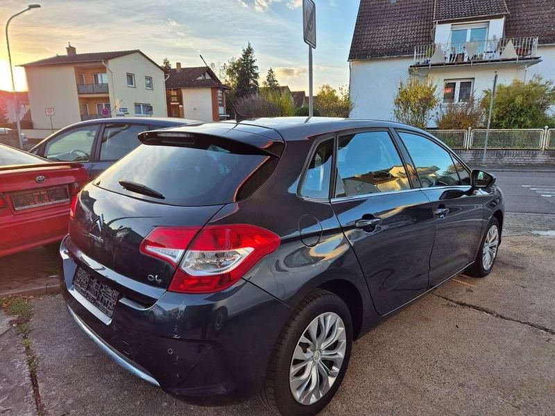 Gebraucht Citroën C4 SELECTION 92 PS (67 kW) 2012 Graumetallic Limousine