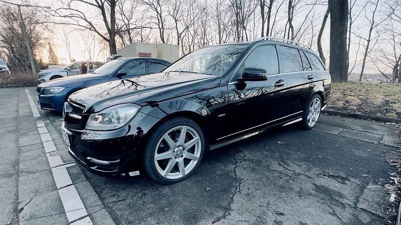Gebraucht Mercedes C350 306 PS (225 kW) 2011 Schwarz Kombi