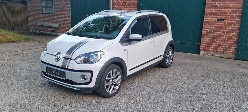 Weiß Gebraucht 2015 VW cross up! Kleinwagen | 7.799 € (Guter Preis) - Bild 1/4