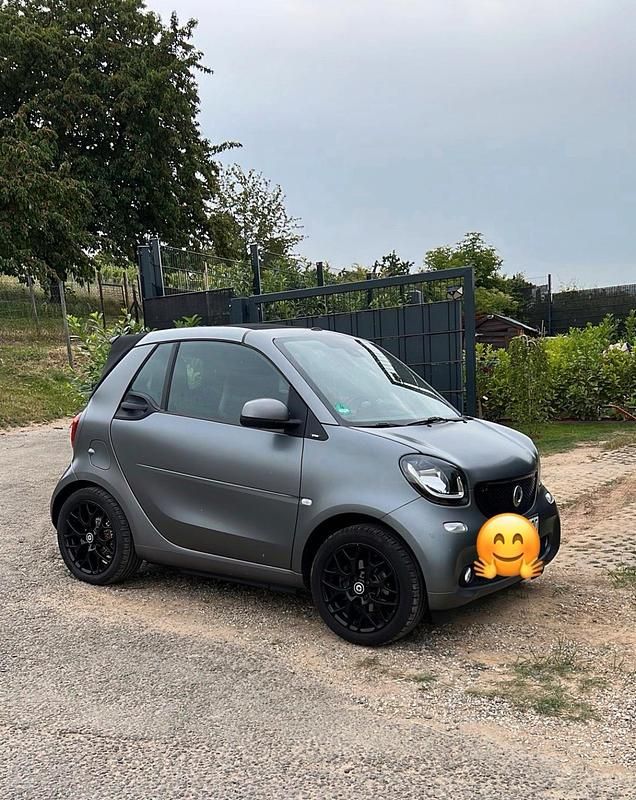 Grau Gebraucht 2017 Smart ForTwo Cabrio Cabrio | 15.800 € (Etwas zu teuer) - Bild 1/3
