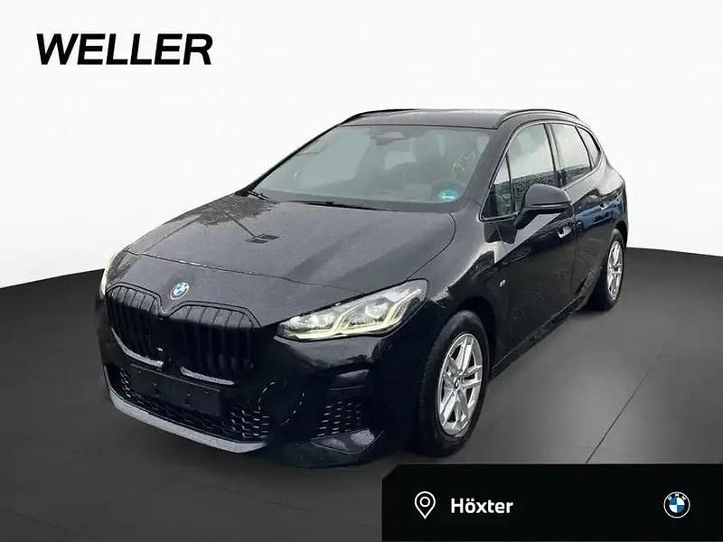 Black sapphire (schwarz) Gebraucht 2024 BMW 220 Active Tourer M Sport Van / Kleinbus | 31.325 € (Fairer Preis) - Bild 1/4