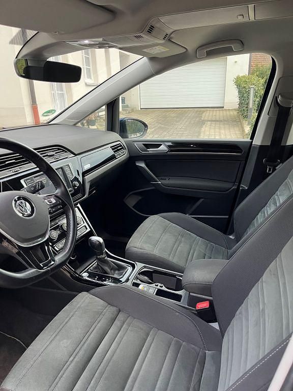 Gebraucht VW Touran Highline 150 PS (110 kW) 2016 Blau Van / Kleinbus