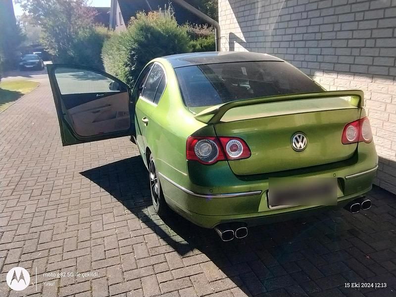 Grün Gebraucht 2005 VW Passat Limousine | 2.000 € (Superpreis) - Bild 1/4