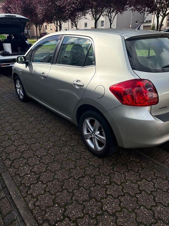 Grau Gebraucht 2007 Toyota Auris Limousine | 3.890 € (Guter Preis) - Bild 1/4