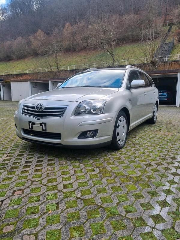 Grau Gebraucht 2006 Toyota Avensis Kombi | 1.800 € (Guter Preis) - Bild 1/4