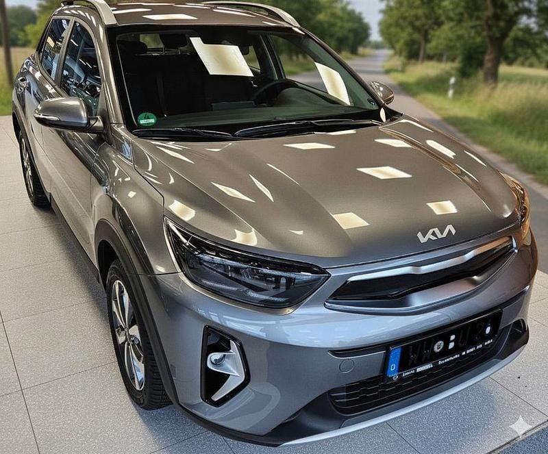 Grau Gebraucht 2024 Kia Stonic Vision SUV | 19.990 € (Guter Preis) - Bild 1/4