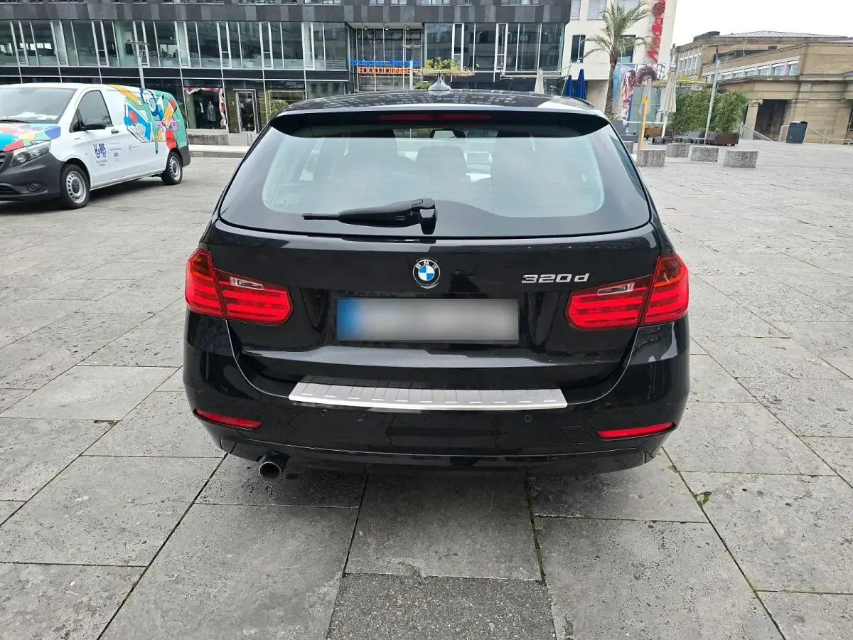 Gebraucht BMW 320 163 PS (119 kW) 2015 Schwarz Kombi