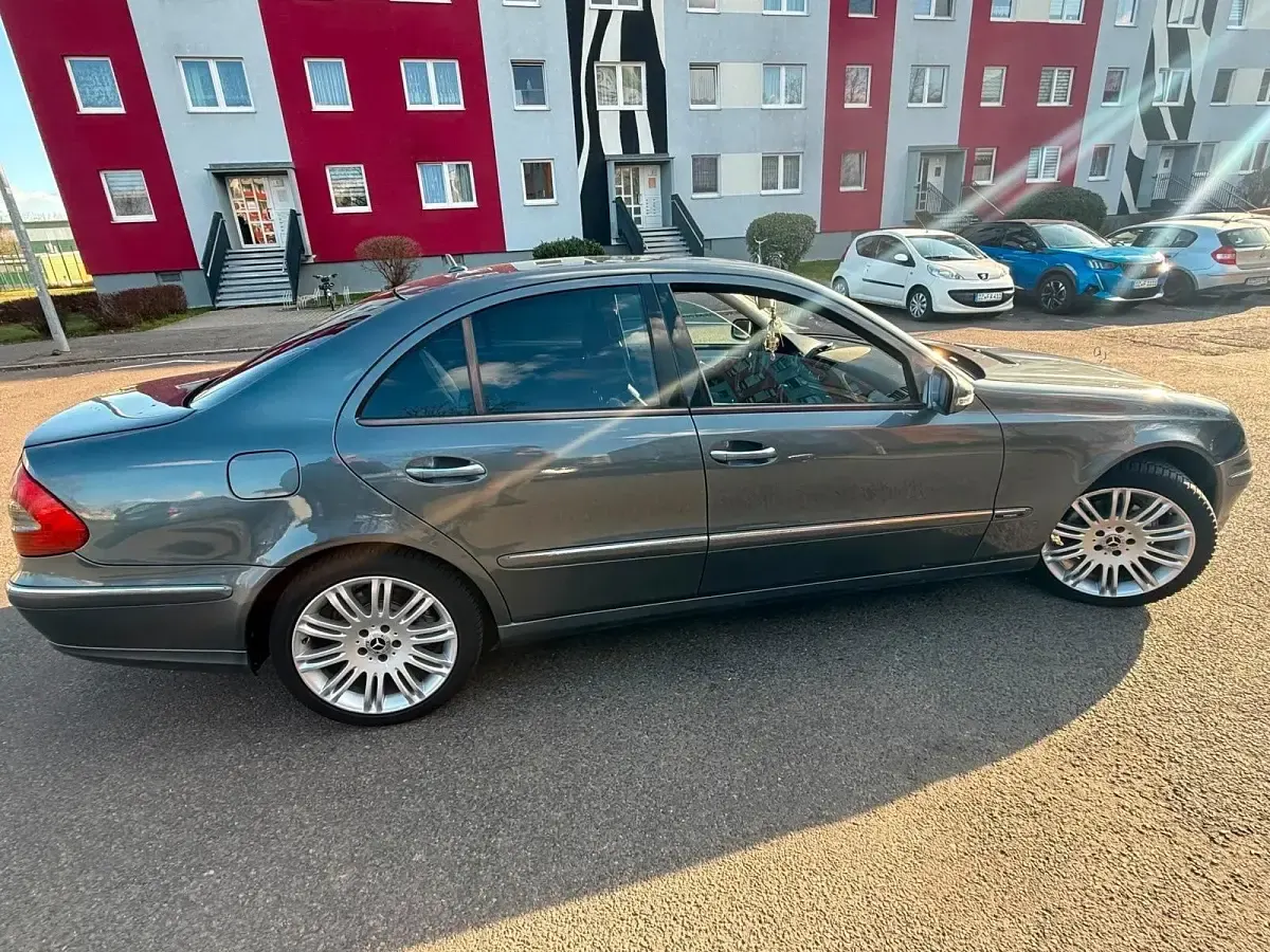 Gebraucht Mercedes E320 Avantgarde 224 PS (164 kW) 2006 Grau Limousine