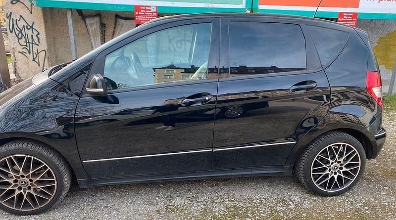 Gebraucht Mercedes A200 Elegance 136 PS (100 kW) 2011 Schwarz Van / Kleinbus