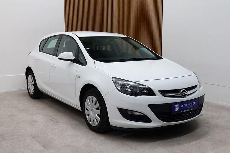 Usata Opel Astra 101 CV (74 kW) 2012 Bianco Berlina