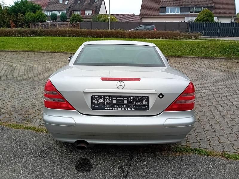Gebraucht Mercedes SLK230 193 PS (141 kW) 1998 Silber Cabrio