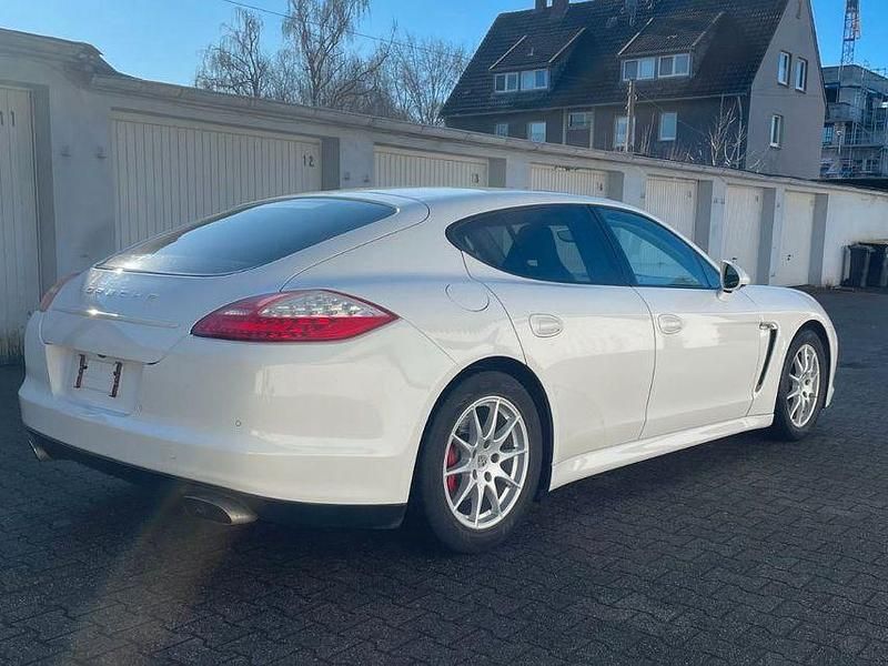 Gebraucht Porsche Panamera 250 PS (183 kW) 2012 Weiß Kleinwagen
