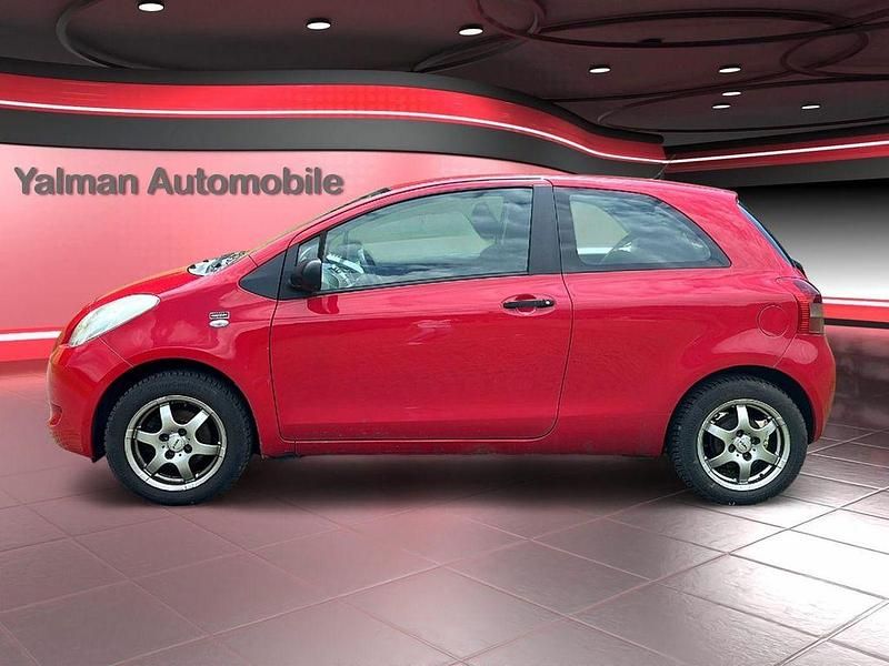 Gebraucht Toyota Yaris Cool 69 PS (50 kW) 2008 Rot Limousine