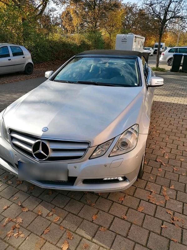 Silber Gebraucht 2011 Mercedes E250 Avantgarde Cabrio | 10.599 € (Superpreis) - Bild 1/4