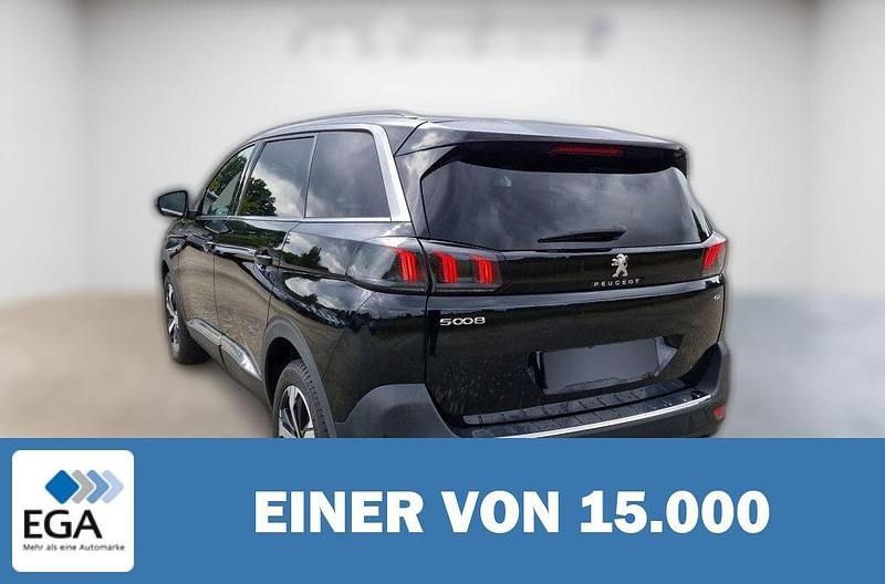 Schwarz metallic Gebraucht 2024 Peugeot 5008 GT Van / Kleinbus | 30.680 € (Etwas zu teuer) - Bild 1/4