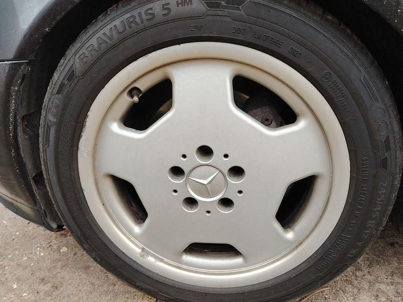 Schwarz Gebraucht 2004 Mercedes E320 Kombi | 2.900 € (Superpreis) - Bild 1/4