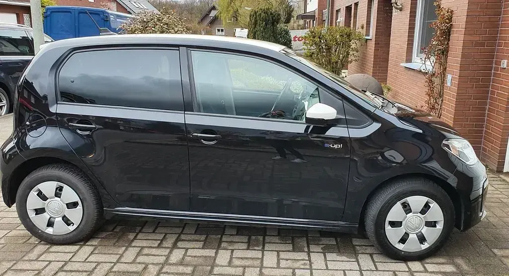 Gebraucht VW e-up! Style 61 kW (83 PS) 2020 Schwarz Kleinwagen