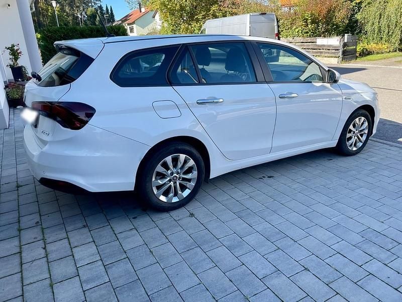 Gebraucht Fiat Tipo 95 PS (69 kW) 2019 Weiß Kombi