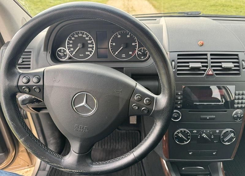 Gebraucht Mercedes A180 Elegance 109 PS (80 kW) 2005 Gold Van / Kleinbus